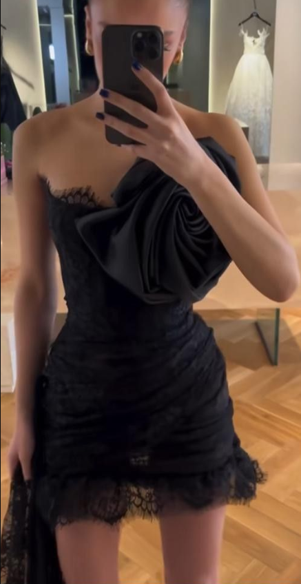 Elegant Black Lace Pleated Sheath Short Graduation Homecoming Dress,Strapless Short Prom Dress With 3D Floral SP4012