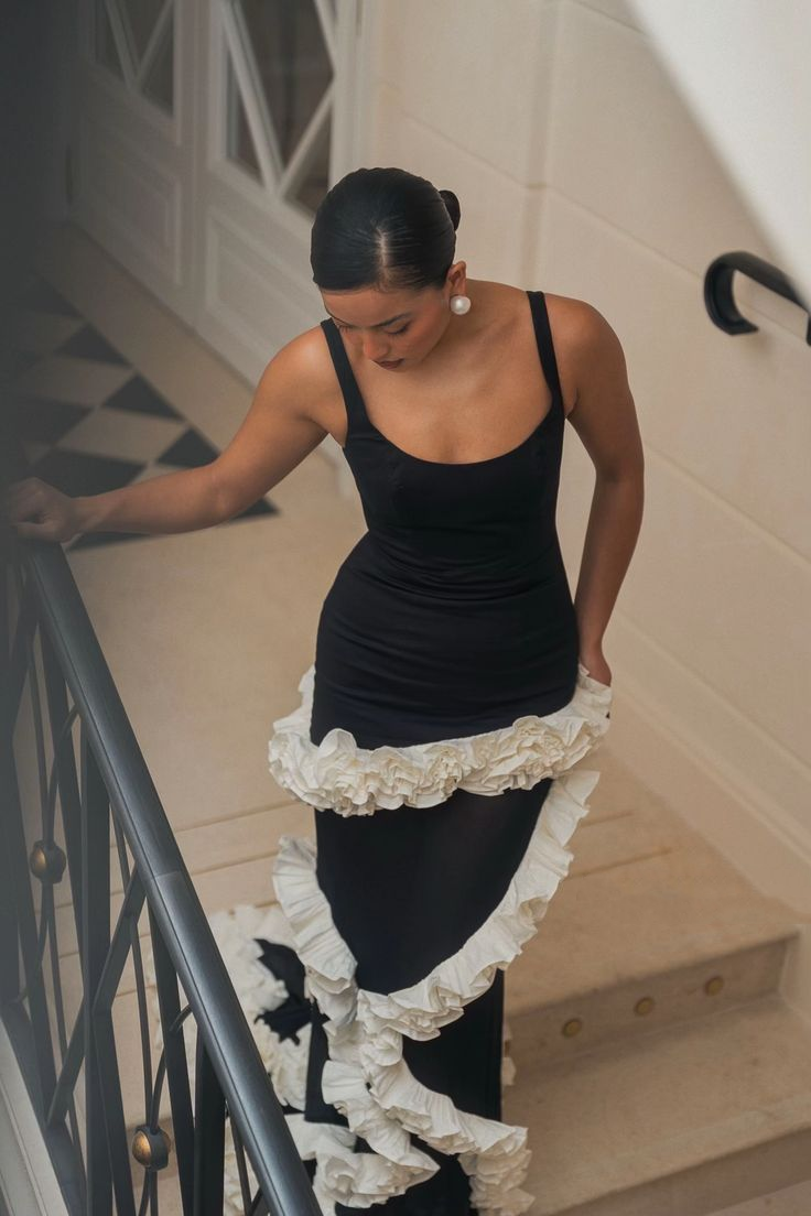Elegant Black Satin Mermaid White Pleated Ruffle Long Party Dress Prom Dresses SP4007