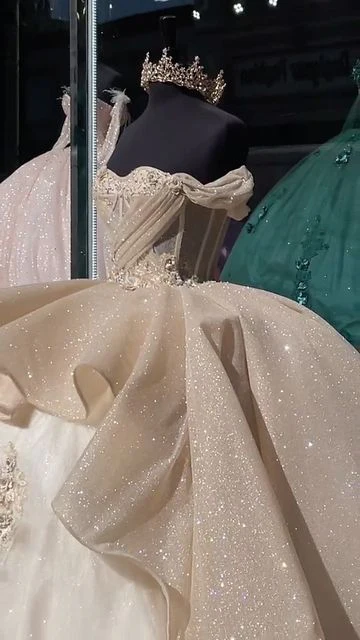 Sparkly Champagne Princess Ball Gown Quinceanera Dresses Elegant Straps Appliques Sweet 16 Dress Y4150