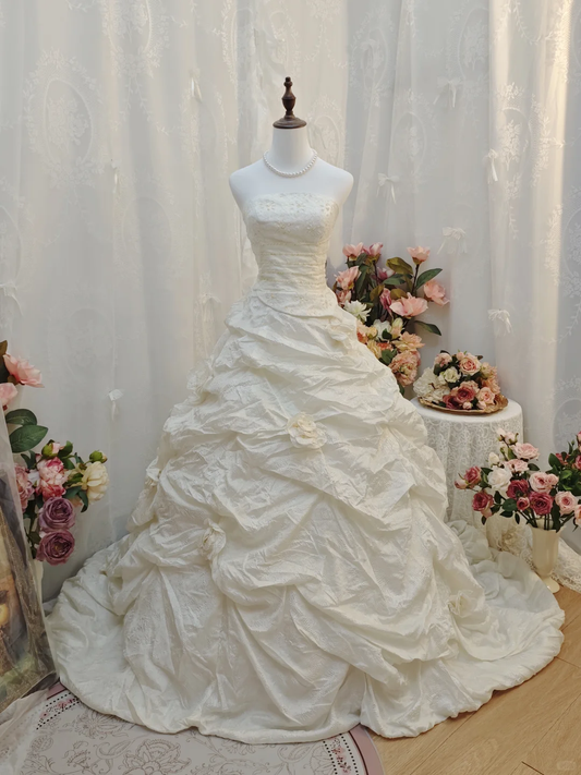 Glamorous Strapless White Lace Beaded Satin Pleated Long Wedding Dress Bridal Dresses With Floral SP2261