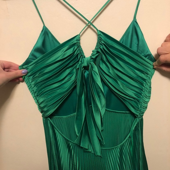 Green Long Pleated Tie Back Evening Dress Y4000