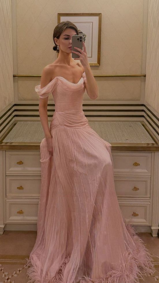 Elegant Off The Shoulder Tulle Pleated Feathers Hem Prom Gown Pink Long Party Dress SP4115