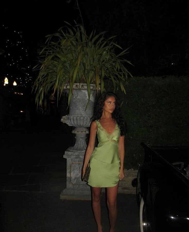 Elegant Green Lace Satin Short Graduation Homecoming Dress V Neck Short Prom Dress SP3945