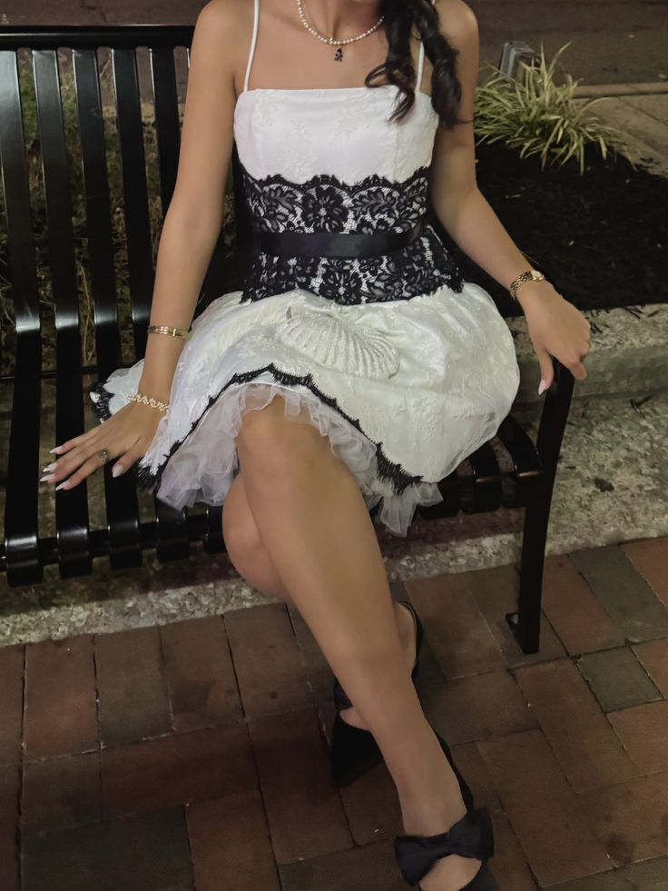 Elegant White Satin Lace Short Homecoming Dress Spaghetti Straps Short Prom Gown SP3701