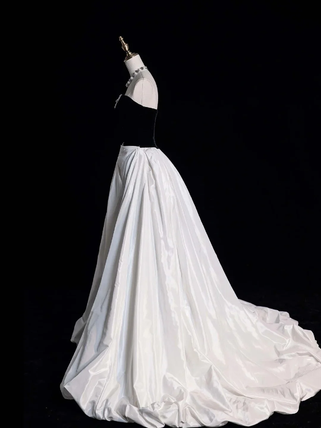 Modest Ball Gown Sweetheart Neck Black Top White Satin Long Prom Dress Party Gown SP4101