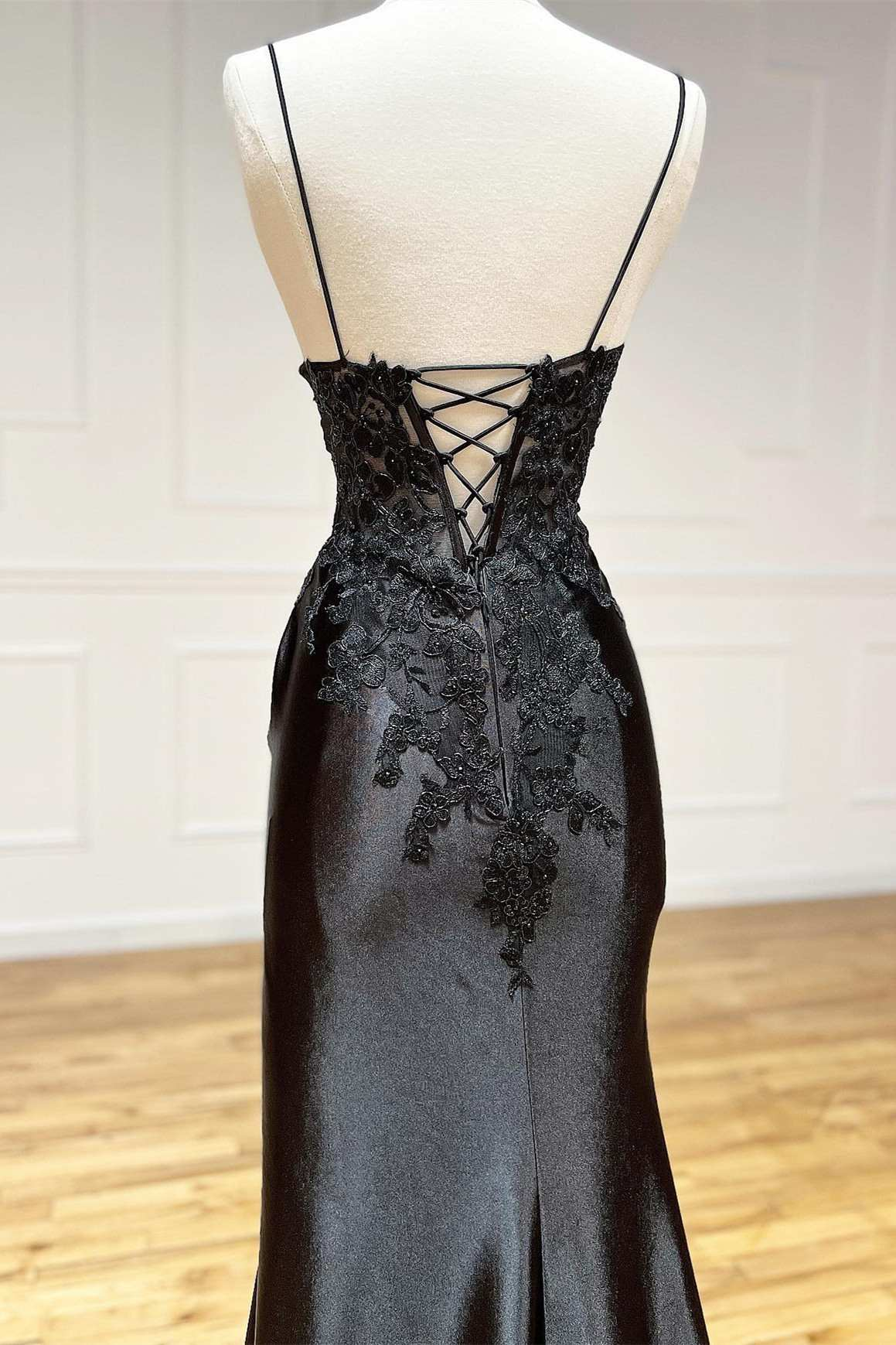 Black Floral Lace V-Neck Long Prom Dress with Slit Y2618