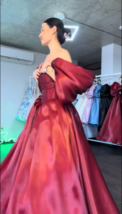 Elegant Burgundy Ball Gown Off The Shoulder Satin Beaded Long Party Dress Prom Gowns SP2145