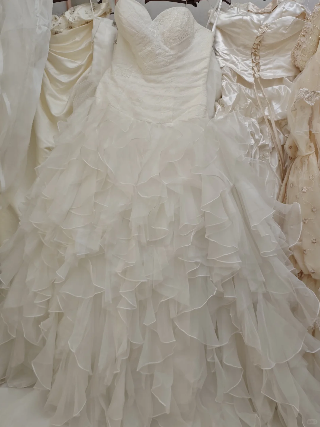 Pretty Strapless White Tulle Ruffles Long Wedding Dress Formal Bridal Dress SP2161