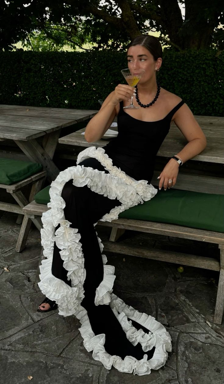 Elegant Black Satin Mermaid White Pleated Ruffle Long Party Dress Prom Dresses SP4007
