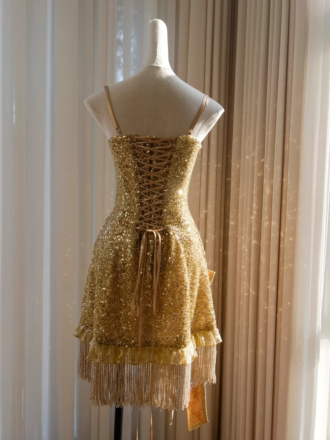 Glitter Gold Spaghetti Straps Sequins Beaded Cocktail Dress Short Graduation Homecoming Dress Y9050