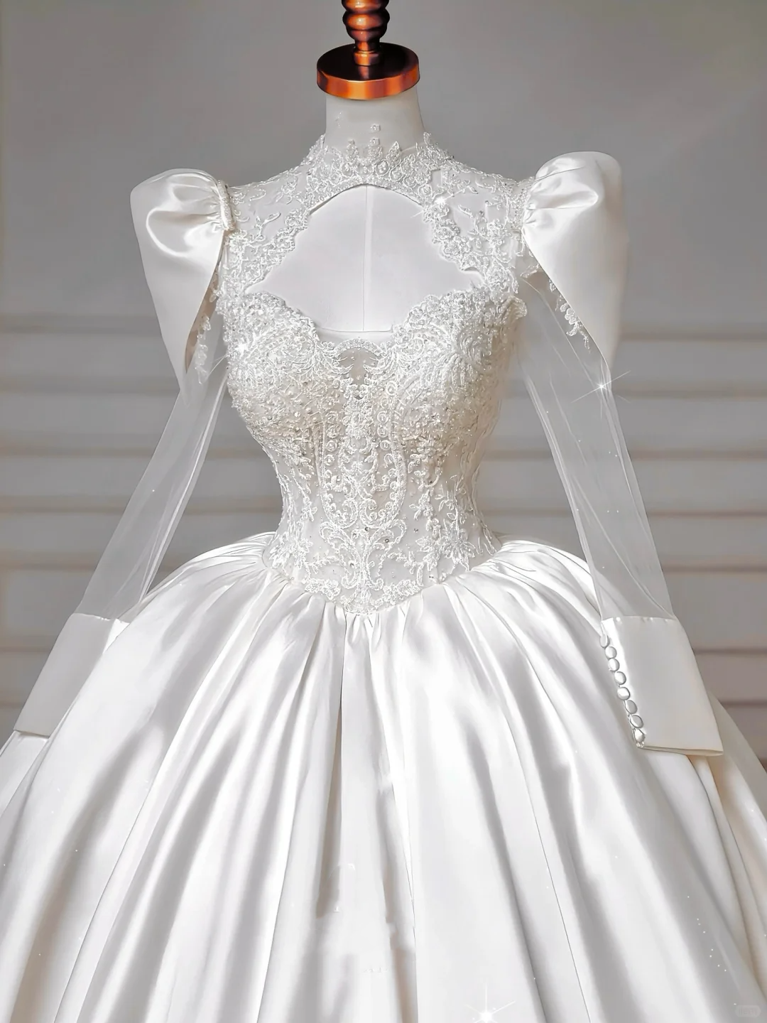 Gorgeous White Satin Lace Appliques Long Wedding Dress Y8607