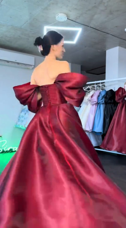 Elegant Burgundy Ball Gown Off The Shoulder Satin Beaded Long Party Dress Prom Gowns SP2145