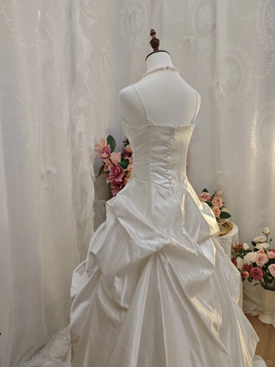 Elegant Ball Gown Spaghetti Straps White Lace Satin Pleated Long Party Dress Evening Dress SP2164
