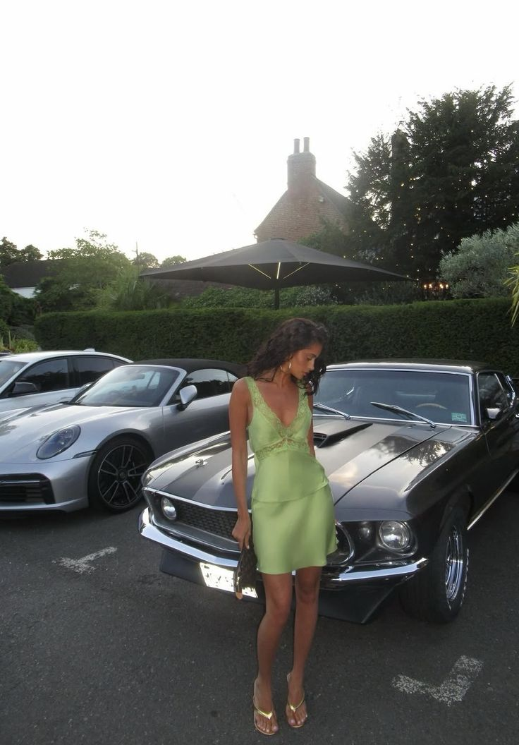 Elegant Green Lace Satin Short Graduation Homecoming Dress V Neck Short Prom Dress SP3945