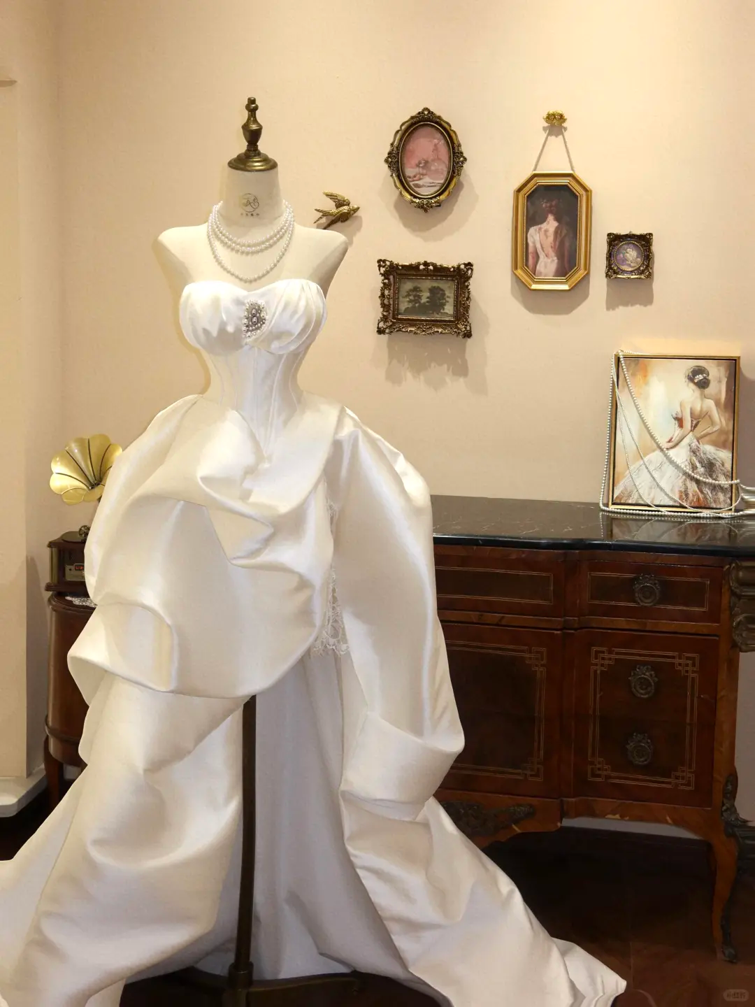 Charming White Satin Ruched Long Wedding Dress Y8600