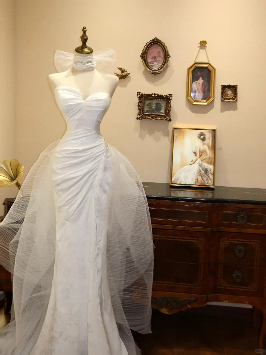 Elegant White Strapless Tulle Satin Mermaid Wedding Dress Y8602