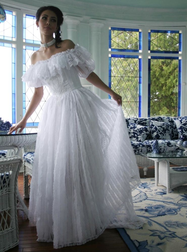 Pretty Off The Shoulder Bridal Dress White Tulle Lace Long Wedding Dress SP2081