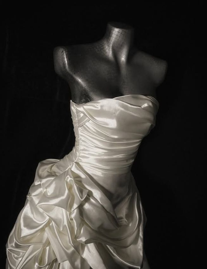 Elegant Strapless Satin Pleated Mermaid White Long Wedding Dress Bridal Dress SP523