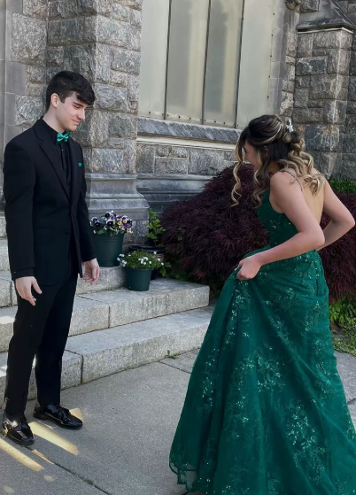 A Line V Neck Green Lace Long Prom Dresses, Green Lace Formal Dresses, Green Evening Dresses Y4079