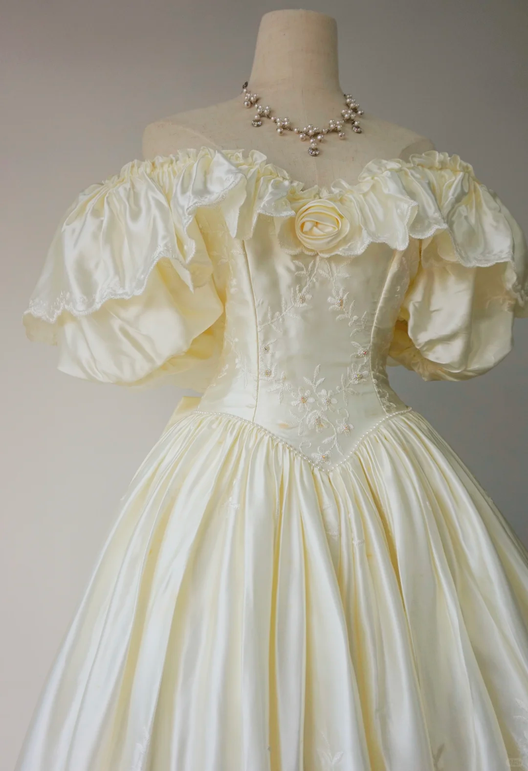 Vintage Off The Shoulder Ball Gown Pastel Yellow Satin Embroidered Floral Long Wedding Dress SP4097