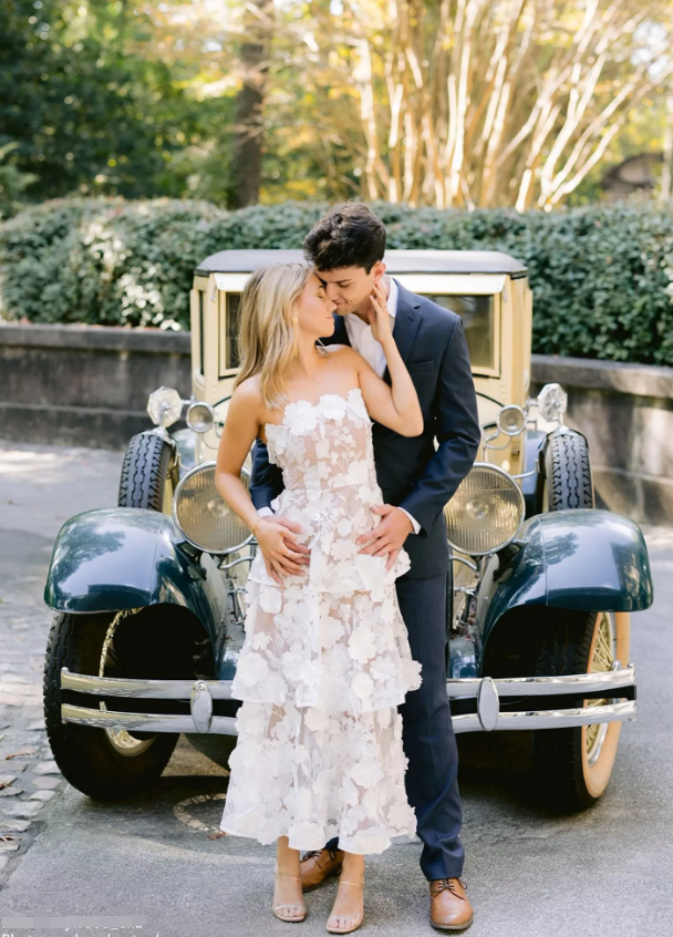 Pretty Strapless 3D Floral Lace Tiered Long White A Line Wedding Dress Y8462